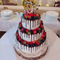 Svatební dort s ovocem