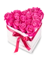 Белая коробка в форме сердца из розовых роз