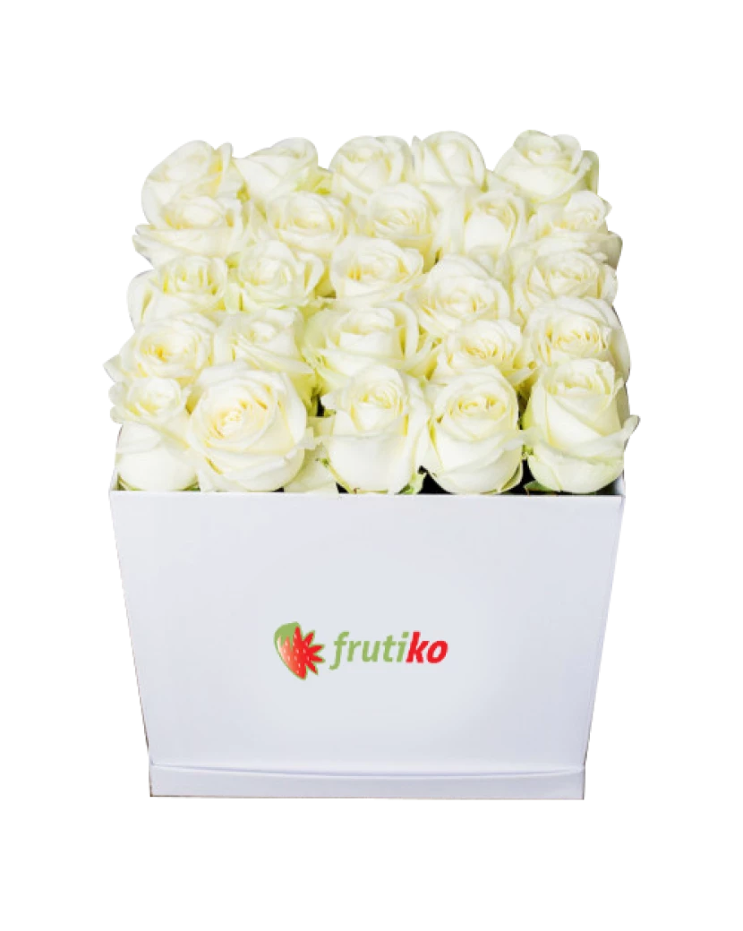 Белая коробочка белых роз