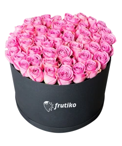 Коробка чёрная из розовых роз
