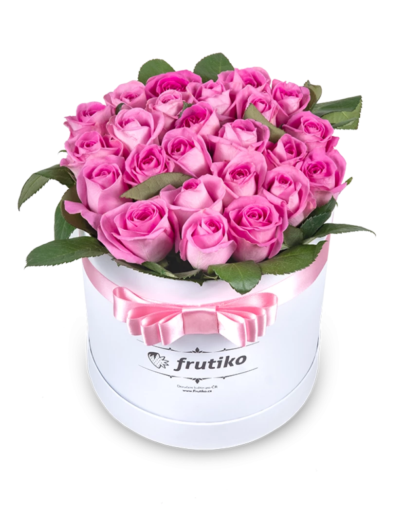 Розовые розы в овальной белой коробочке