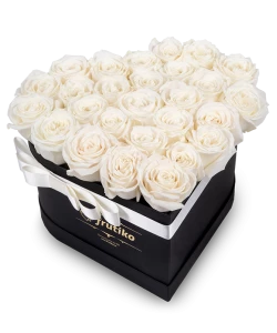 Schachtel mit weißen Rosen