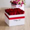 Bílá krabice rudých růží Miluji Tě 3