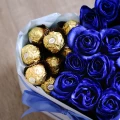 Bílé srdce Modré růže + Ferrero Rocher 2