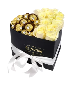 Schachtel mit roten Rosen & Ferrero Rocher