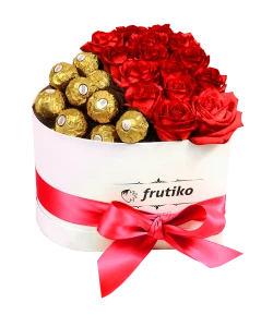 Schachtel mit roten Rosen & Ferrero Rocher